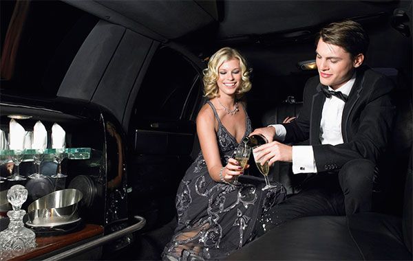 limusinas parejas - Plan de San Valent&iacute;n en limusina