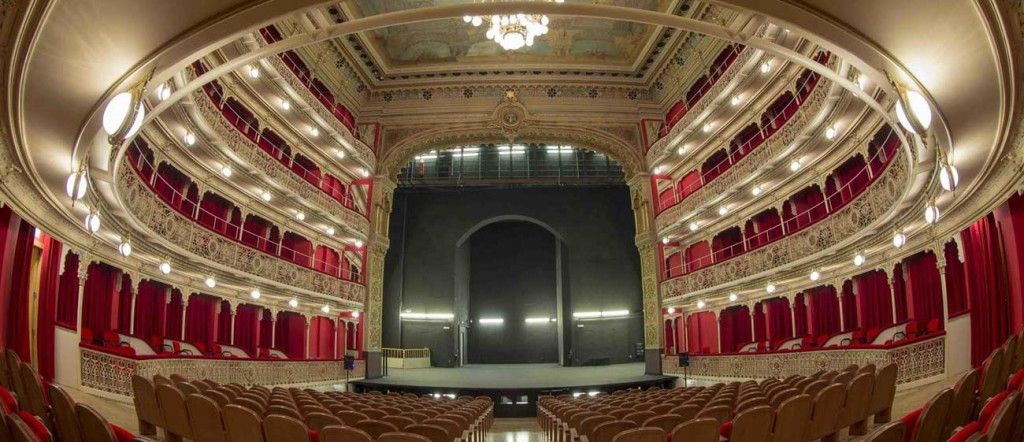 teatromusical 1024x442 - Plan de San Valent&iacute;n en limusina